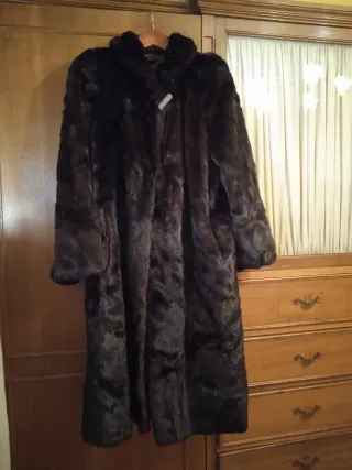 Abrigo de piel marrón