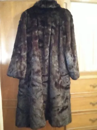 Abrigo de piel marrón