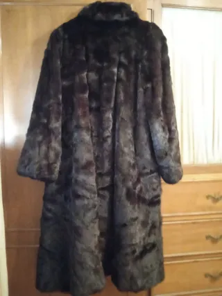 Abrigo de piel marrón