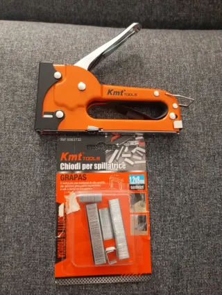 Grapadora Kmt Tools con grapas