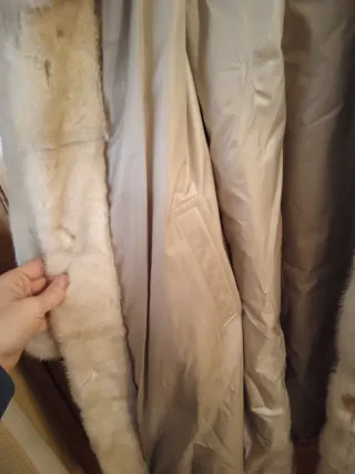 Abrigo de piel beige