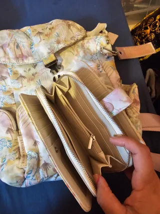 Mochila y monedero grande estampado tropical