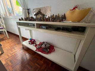 Mueble de comedor beige y marrón