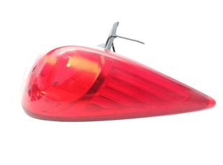 Nissan 22535191 piloto trasero tiida fastback c11