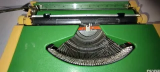 Máquina de escribir Olympia Traveller de Luxe