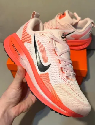 Nike Zoom Vomero 18 talla 42 A Estrenar