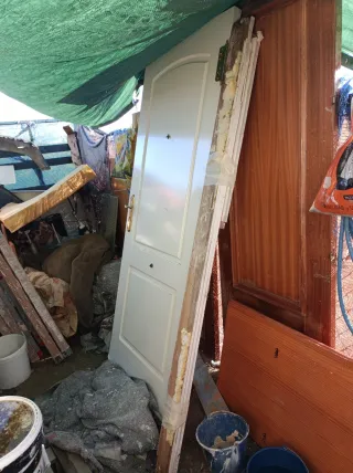 Puerta maciza de madera