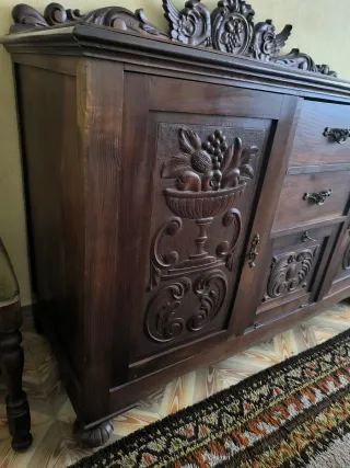 2 Aparadores de madera antiguos