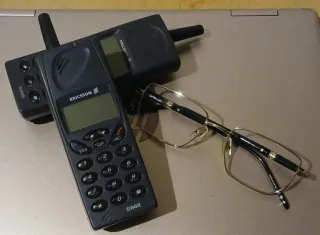 2 x Teléfonos Móviles Antiguos Ericsson S868