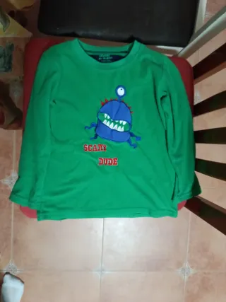Camiseta verde con monstruo Scary Dude