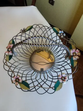 Frutero metal con flores decorativas