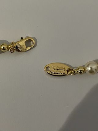 Collar perlas y colgante planeta dorado