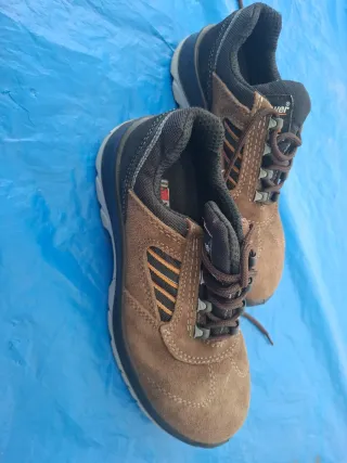 Zapatos de trabajo marrones