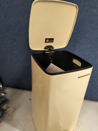 Cubo de basura SONGMICS 30L con pedal y cubo interior