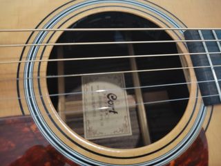 Guitarra Acústica Cort Earth 200 ATV