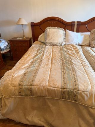 2 edredones/colchas beige/dorado 1,05 + cojines