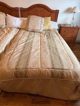 2 edredones/colchas beige/dorado 1,05 + cojines