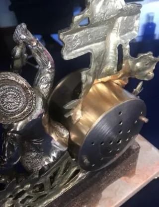 Reloj de sobremesa de bronce