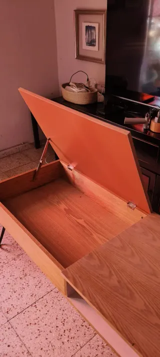 SE REGALA MESA DE CENTRO. Mesa de centro de madera