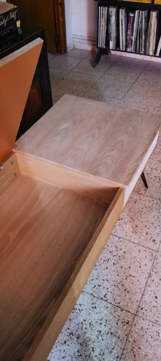 SE REGALA MESA DE CENTRO. Mesa de centro de madera