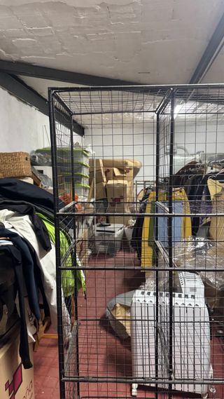 Estantería metálica negra