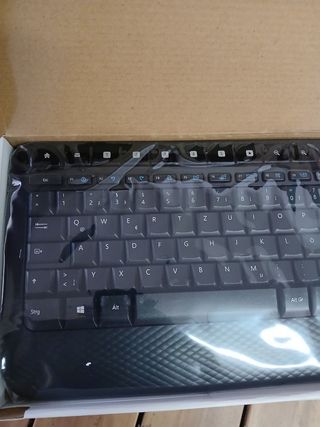 Teclado y ratón inalámbricos Microsoft