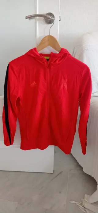 Chaqueta Adidas Roja con Cremallera y Capucha