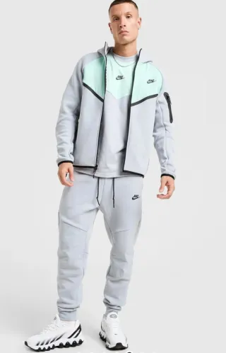 Conjunto Nike Tech Fleece Beige y Negro