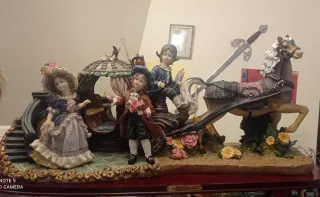 Figura carruaje con caballos y figuras