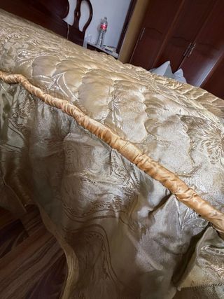 Colcha dorada cama 1,35