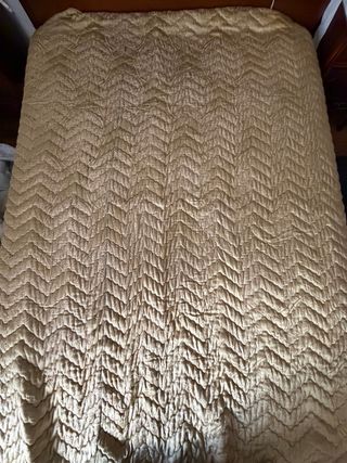 Colcha dorada cama 1,35