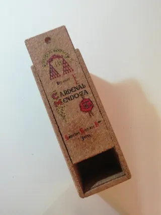 Caja de corcho Brandy Cardenal Mendoza