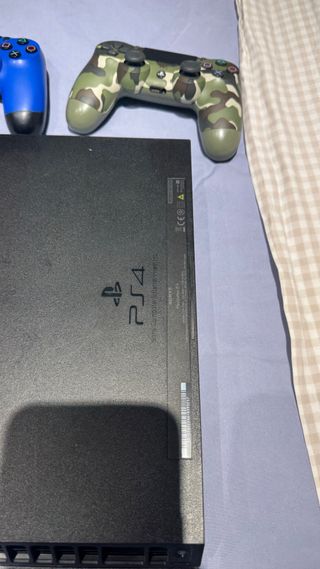 PS4 (PlayStation 4) Negra + 2 Controles