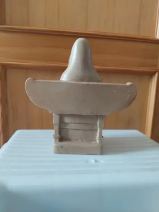 Figura femenina sentada Dama de Baza