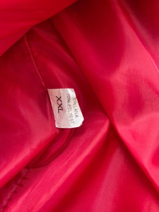 Chaquetón rojo talla XL con capucha