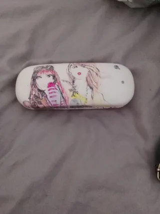 Funda para gafas con diseño de chicas Acepto cambi