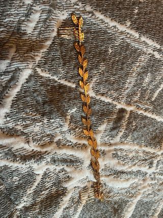 Diadema fiesta dorada con pedrería