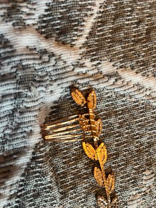 Diadema fiesta dorada con pedrería