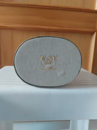 Imaginería religiosa Santo Niño de Atocha sentado.