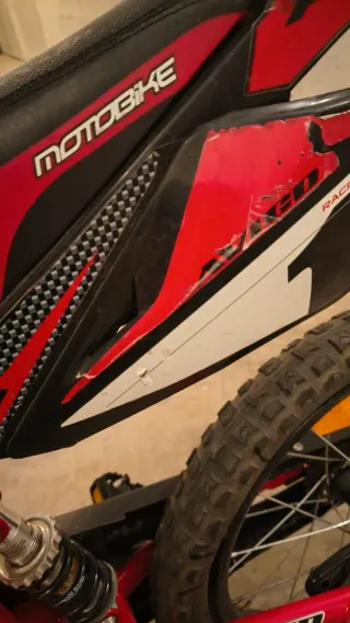 Bicicleta Infantil Roja Estilo Motocross