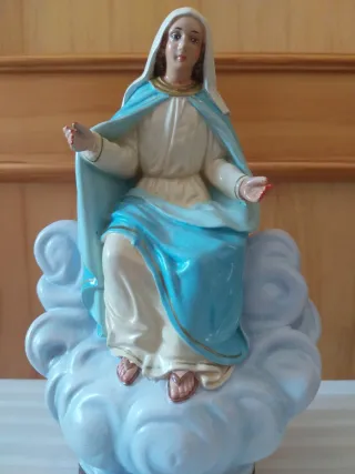 Figura Religiosa Virgen de la Cinta Nube