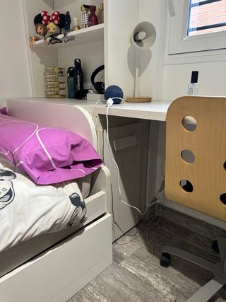 Dormitorio juvenil con escritorio y doble cama