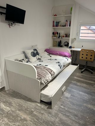 Dormitorio juvenil con escritorio y doble cama