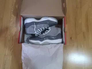 Jordan 11 Gris y Blanco