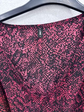 Vestido Only estampado rojo y negro Talla L