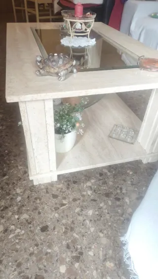 Mesa de centro de mármol y cristal