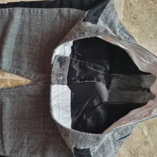 Pantaloni con banda nera