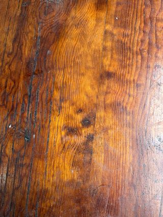 Mesa de madera y metal con pie de máquina Alfa