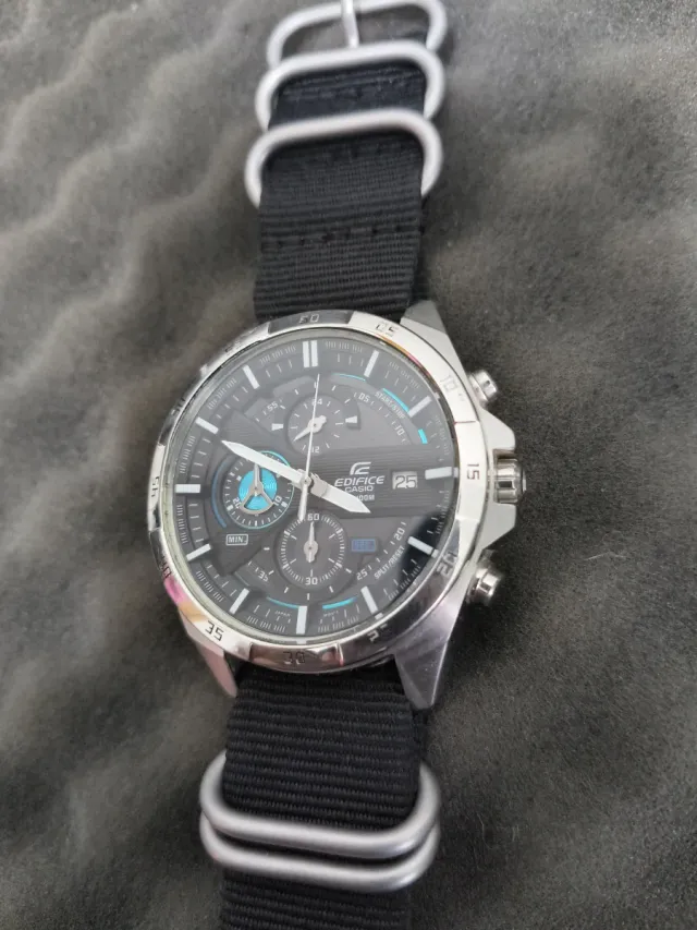 Casio Edifice EFR-556 Cronógrafo