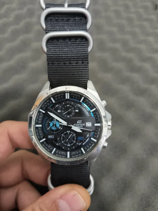 Casio Edifice EFR-556 Cronógrafo